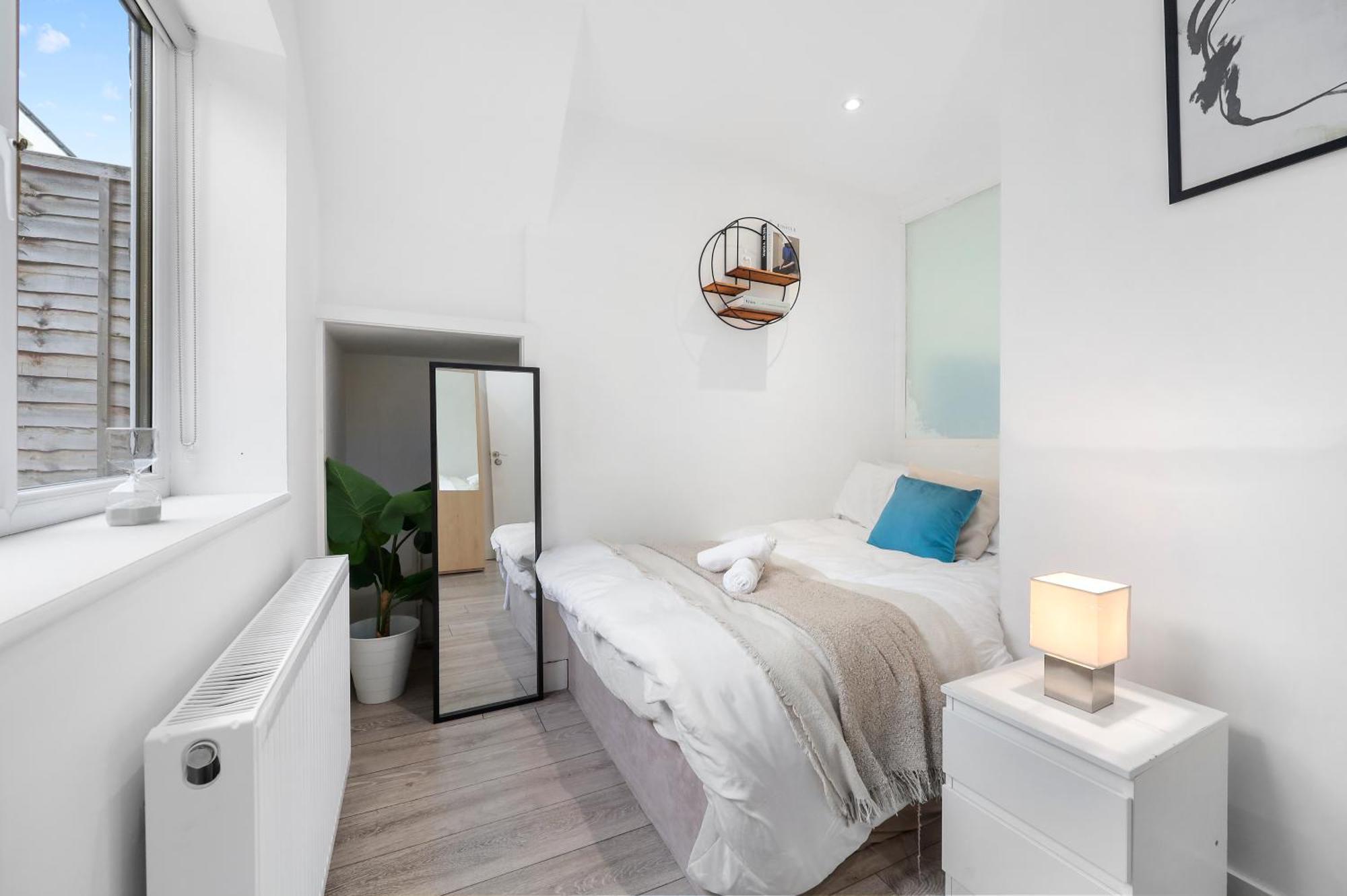 Apartment Premium 3 Bedroom 5 Minutes To Enjoy Cashback For September London